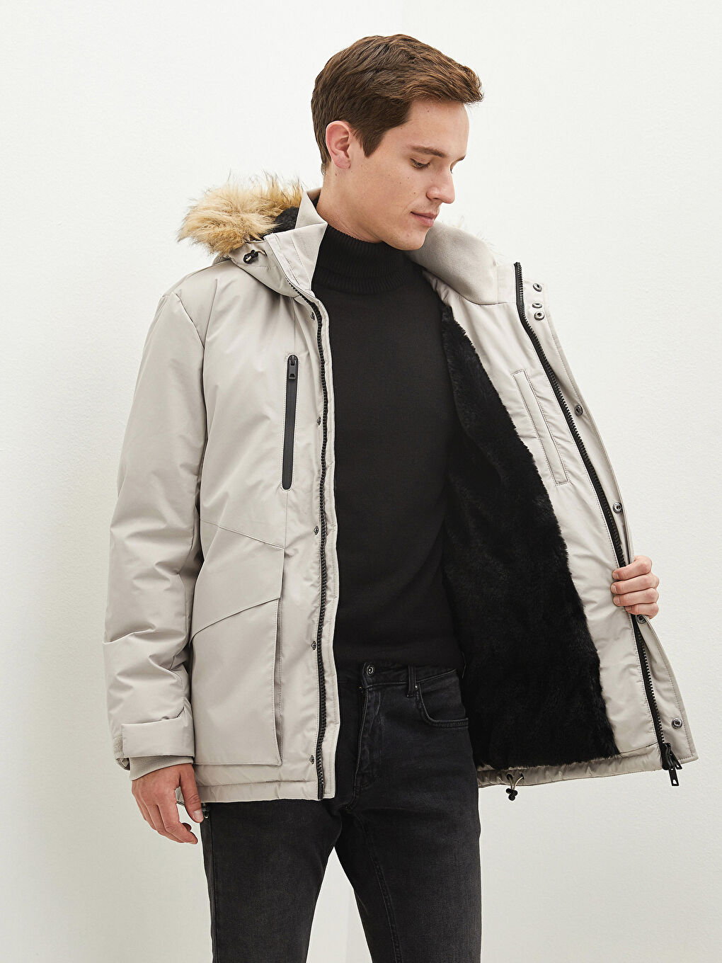 Schlank Geschnittener Dicker Herrenmantel mit Fellkapuze-5