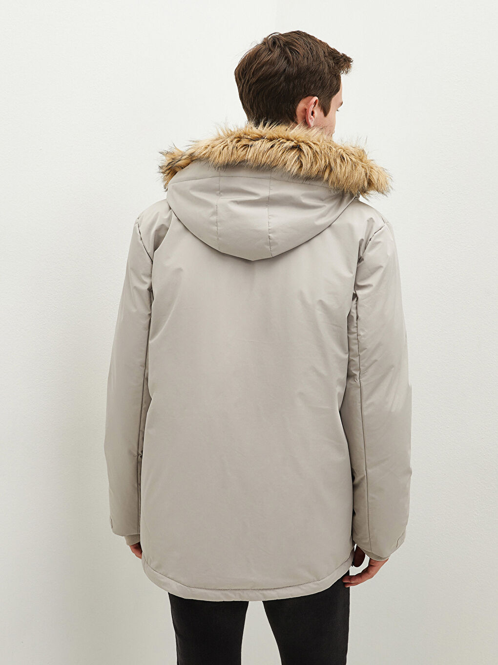 Schlank Geschnittener Dicker Herrenmantel mit Fellkapuze-7