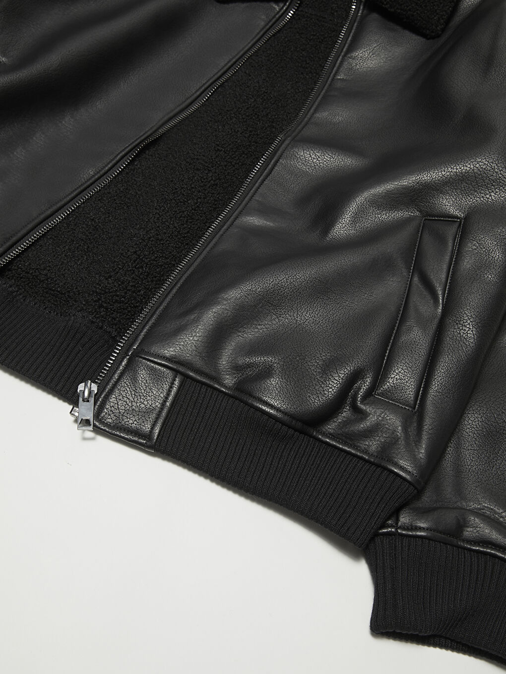 Siyah Slim Fit Pilot Yaka Erkek Deri Görünümlü Mont-7