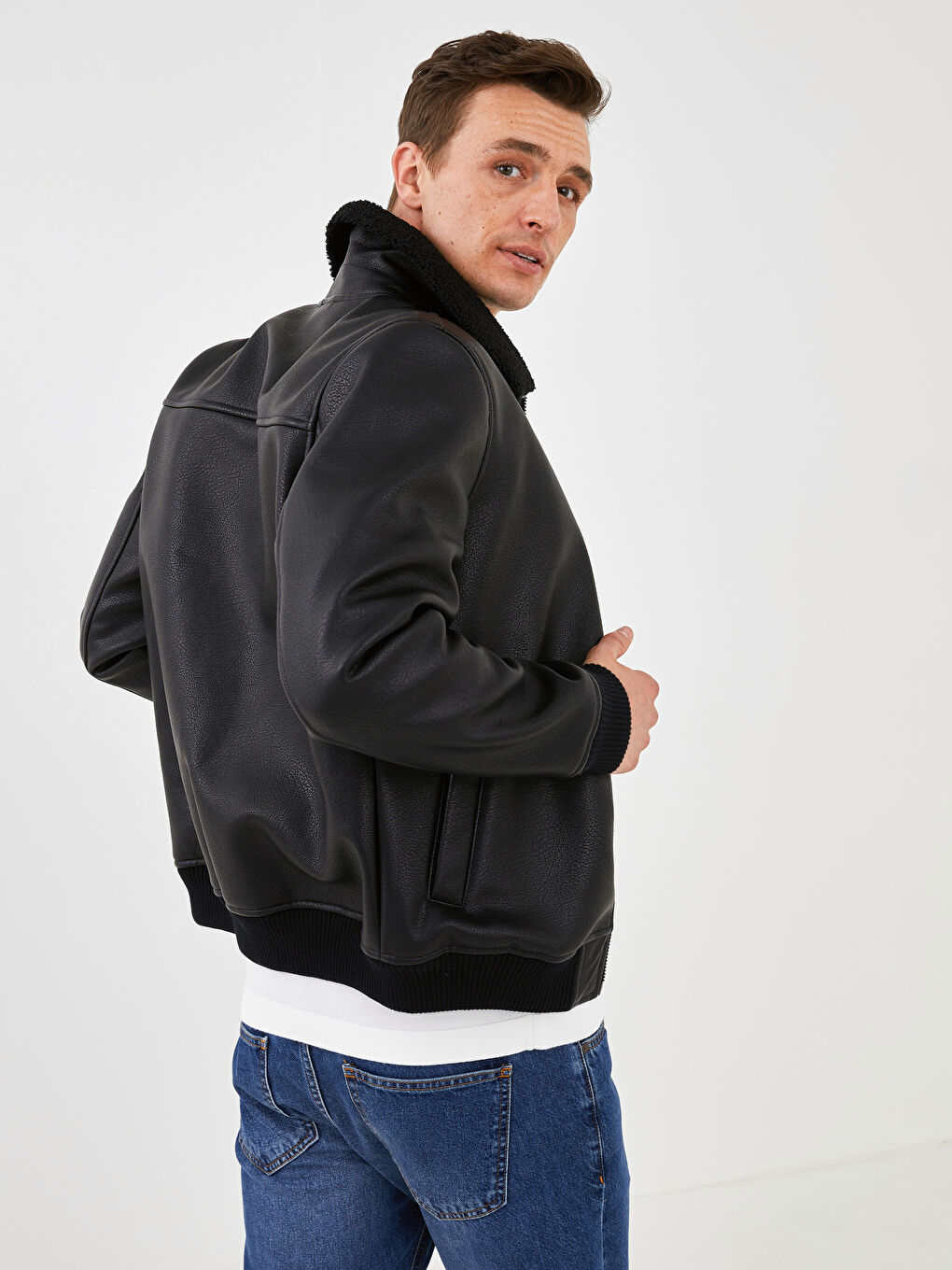 Siyah Slim Fit Pilot Yaka Erkek Deri Görünümlü Mont-4