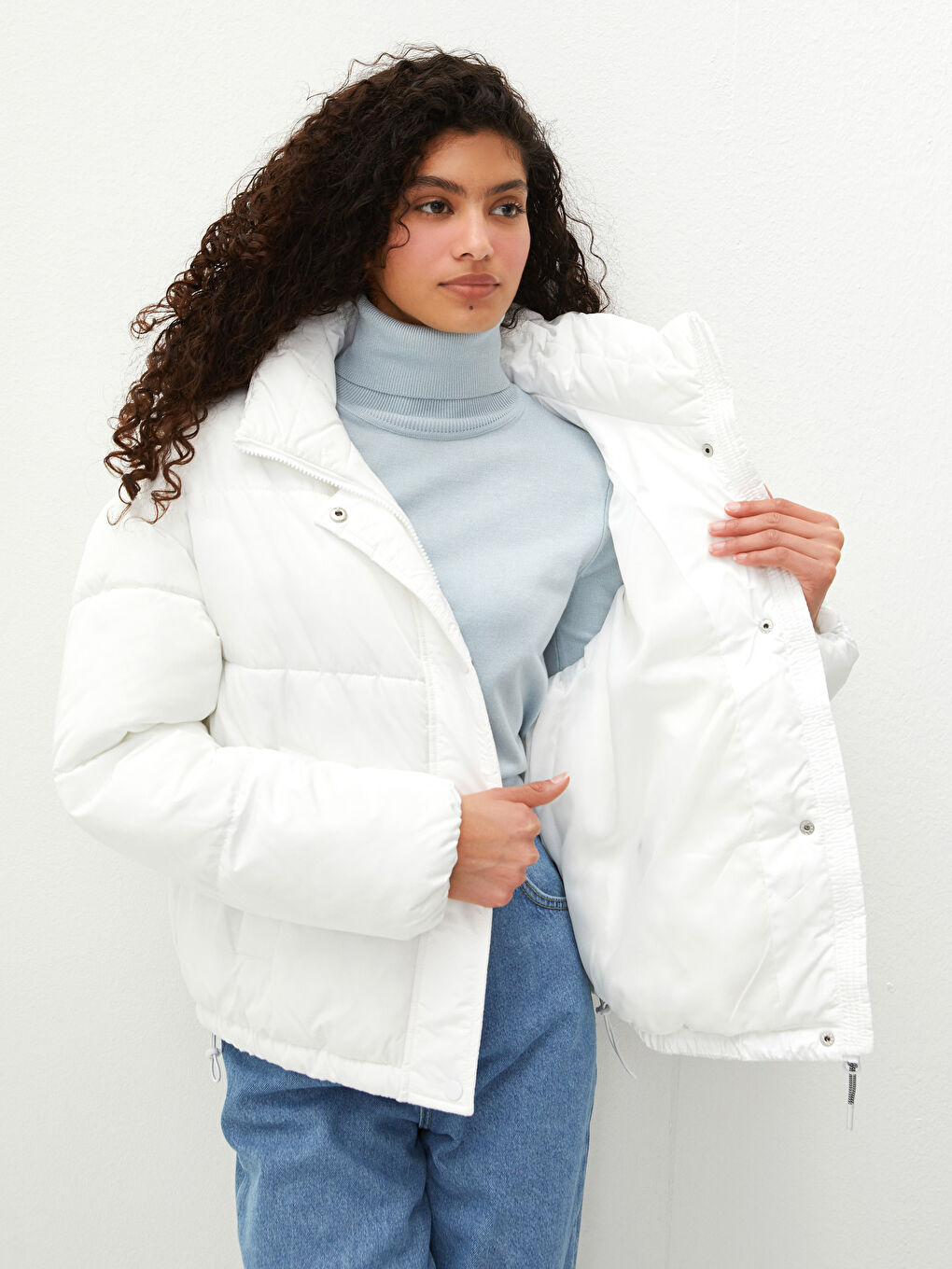 Geacă de Puf pentru Femei cu Guler Ridicat, Croială Dreaptă, Buzunare și Mâneci Lungi-9