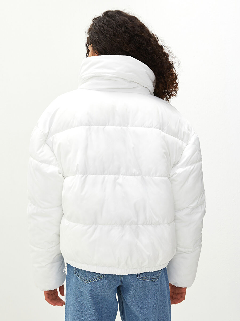 Geacă de Puf pentru Femei cu Guler Ridicat, Croială Dreaptă, Buzunare și Mâneci Lungi-11