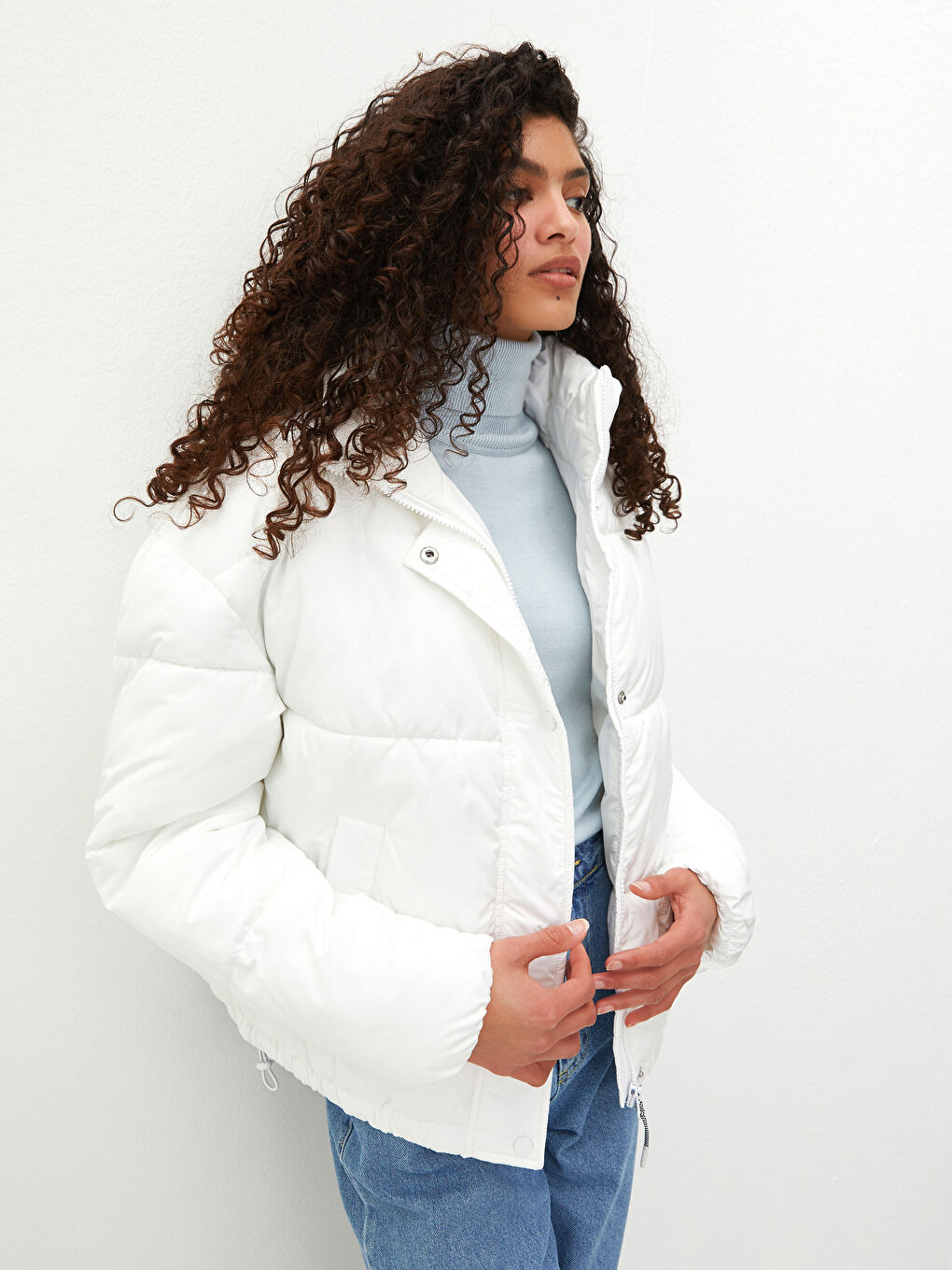 Geacă de Puf pentru Femei cu Guler Ridicat, Croială Dreaptă, Buzunare și Mâneci Lungi-7