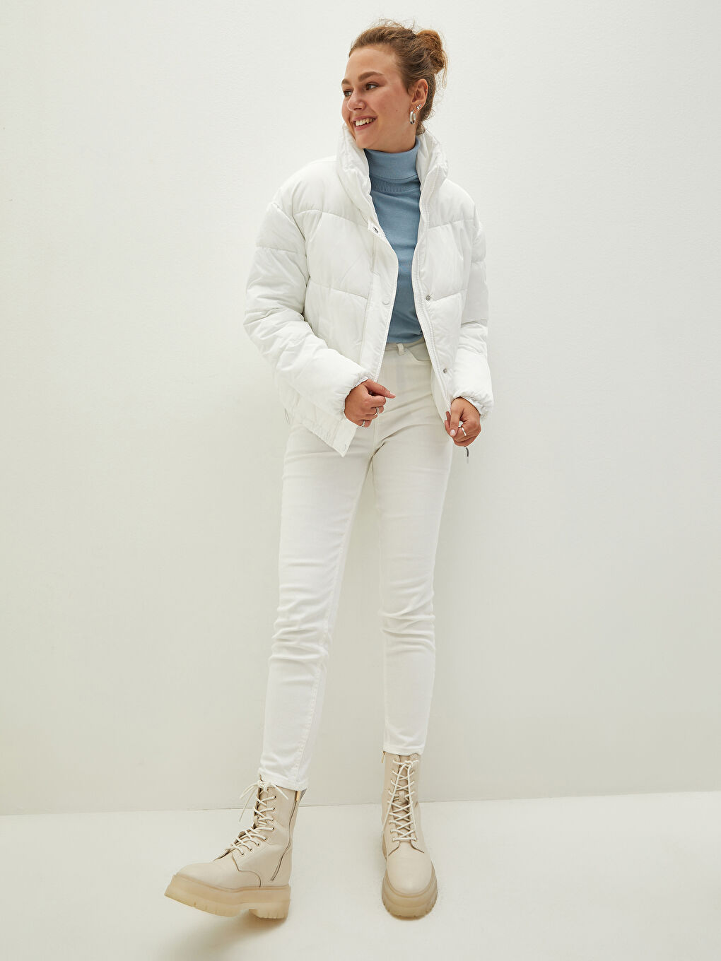 Geacă de Puf pentru Femei cu Guler Ridicat, Croială Dreaptă, Buzunare și Mâneci Lungi-4