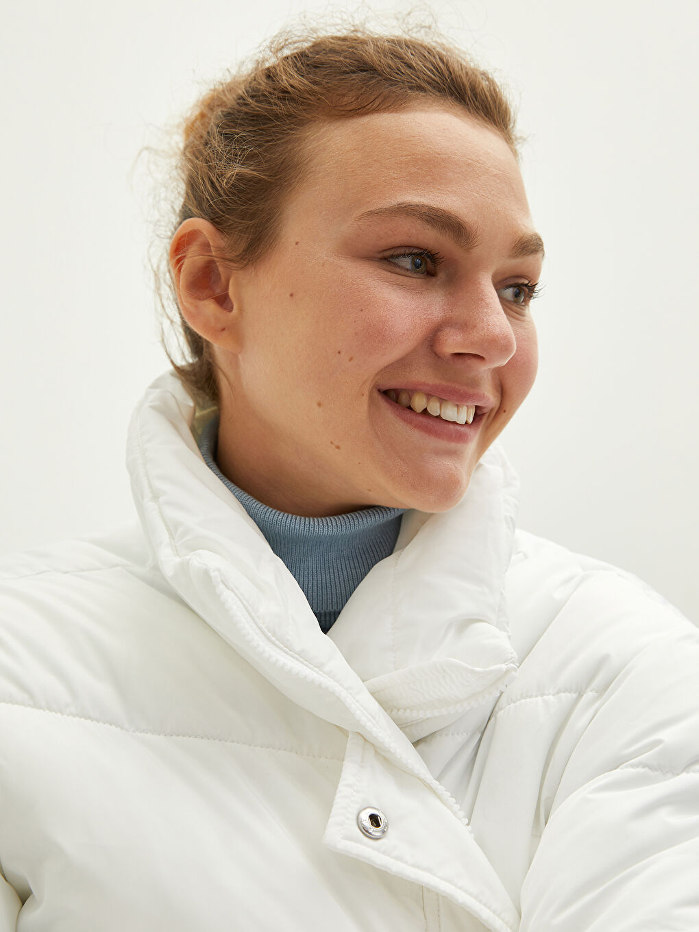 Geacă de Puf pentru Femei cu Guler Ridicat, Croială Dreaptă, Buzunare și Mâneci Lungi-5