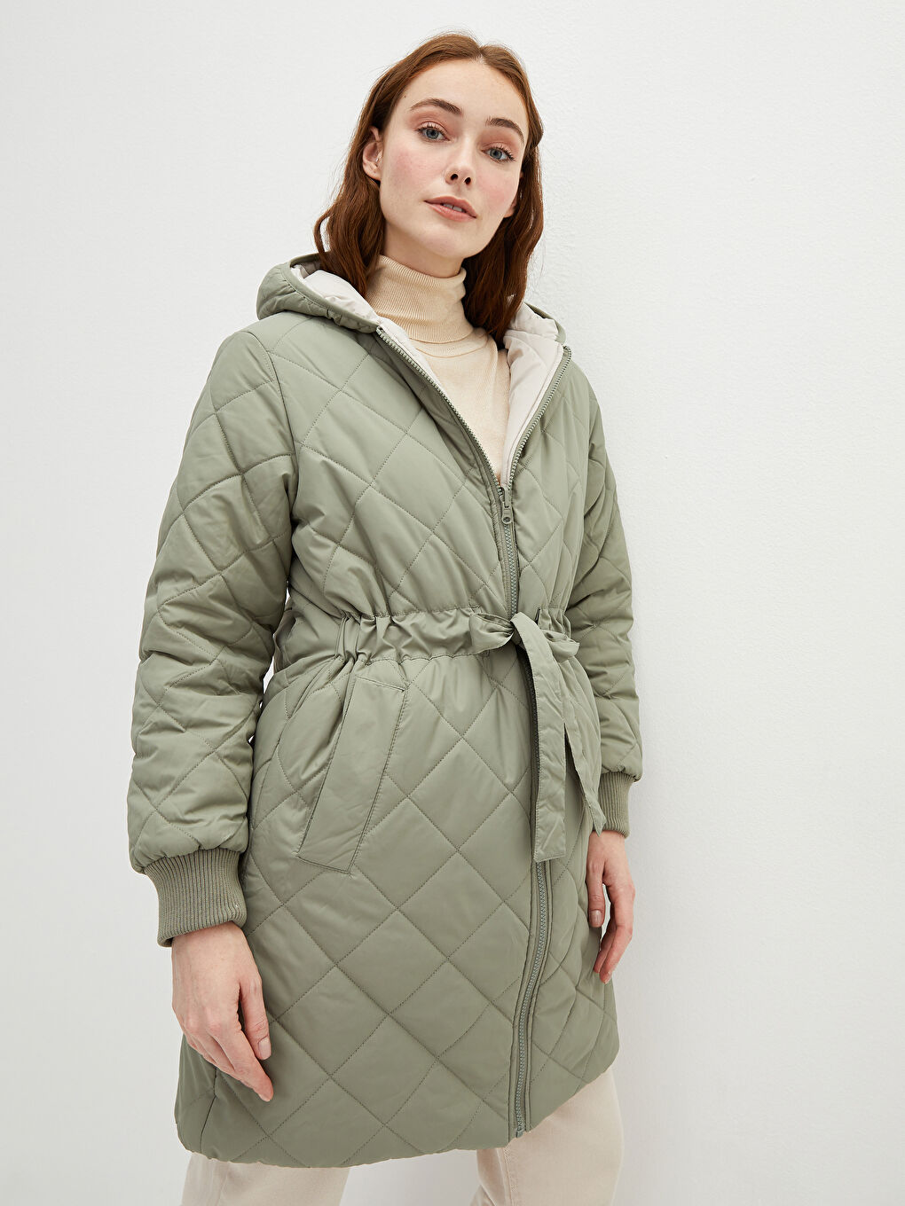 Ženski prošiveni kaputi na naduvavanje sa kapuljačom, dezenom, džepovima i dugim rukavima-1