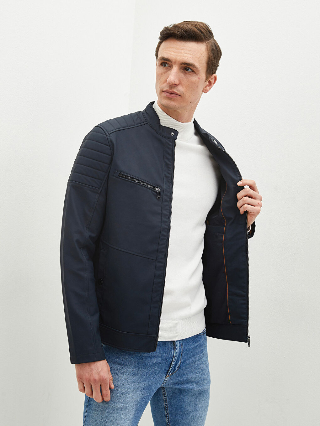 Пальто из искусственной кожи мужское приталенного кроя с байкерским воротником-3