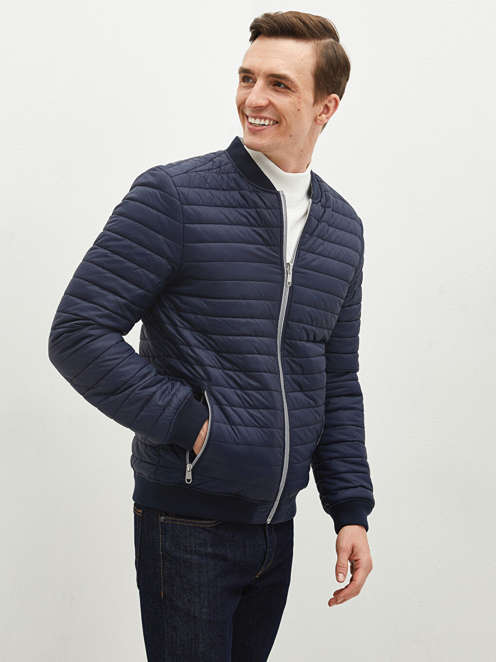 بالطو رجالي رفيع بقصة ضيقة بياقة كلية بومبر رفيع