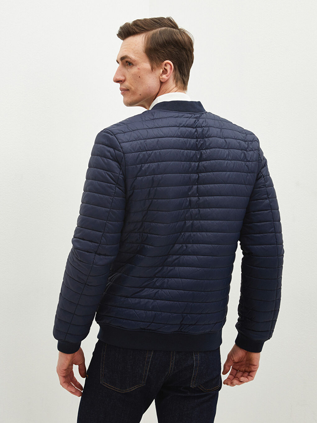 بالطو رجالي رفيع بقصة ضيقة بياقة كلية بومبر رفيع-5