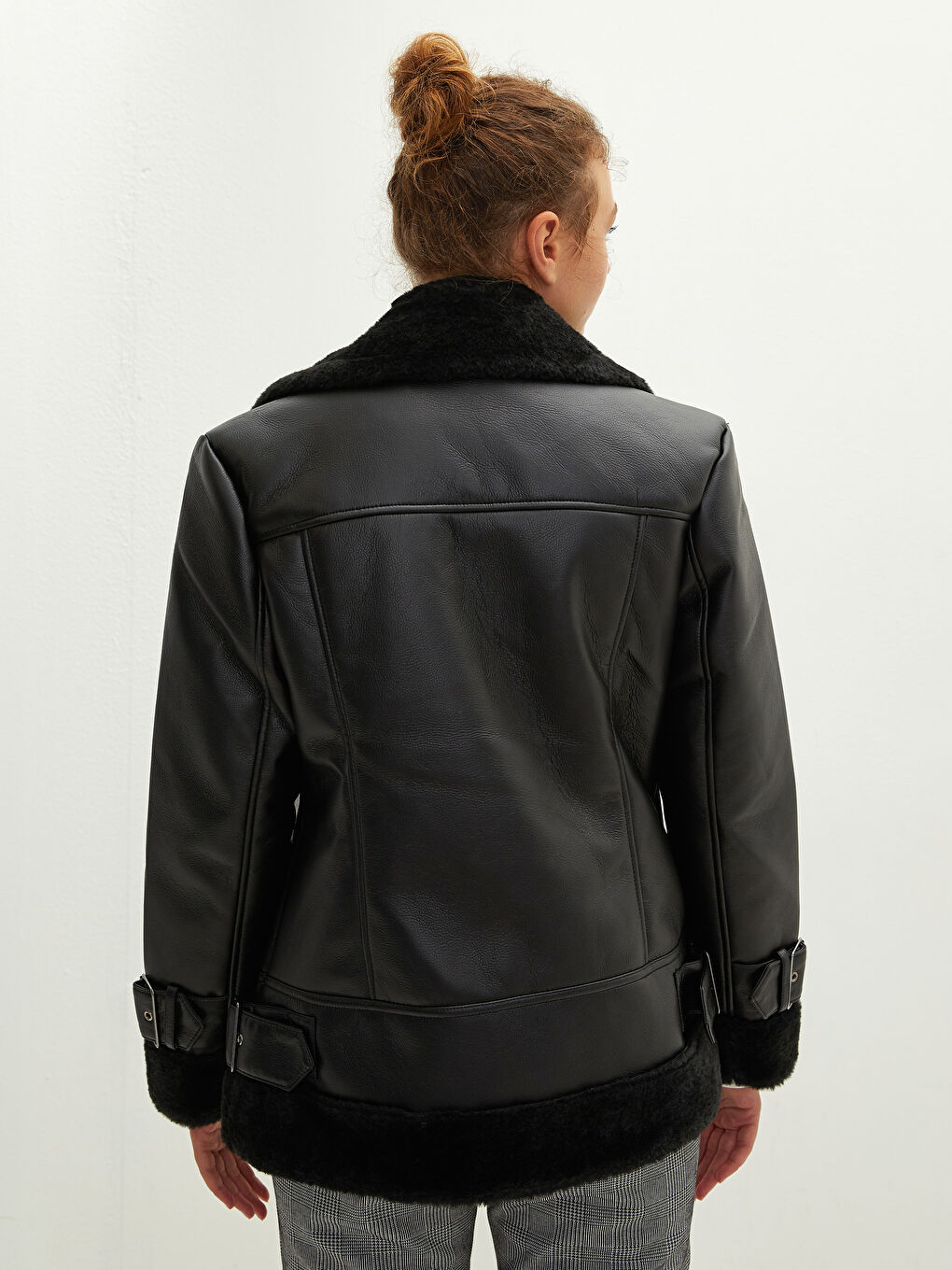 Дубленка с отложным воротником, застежкой-молнией, деталями карманов, длинным рукавом, кожаный вид, женское пальто-5