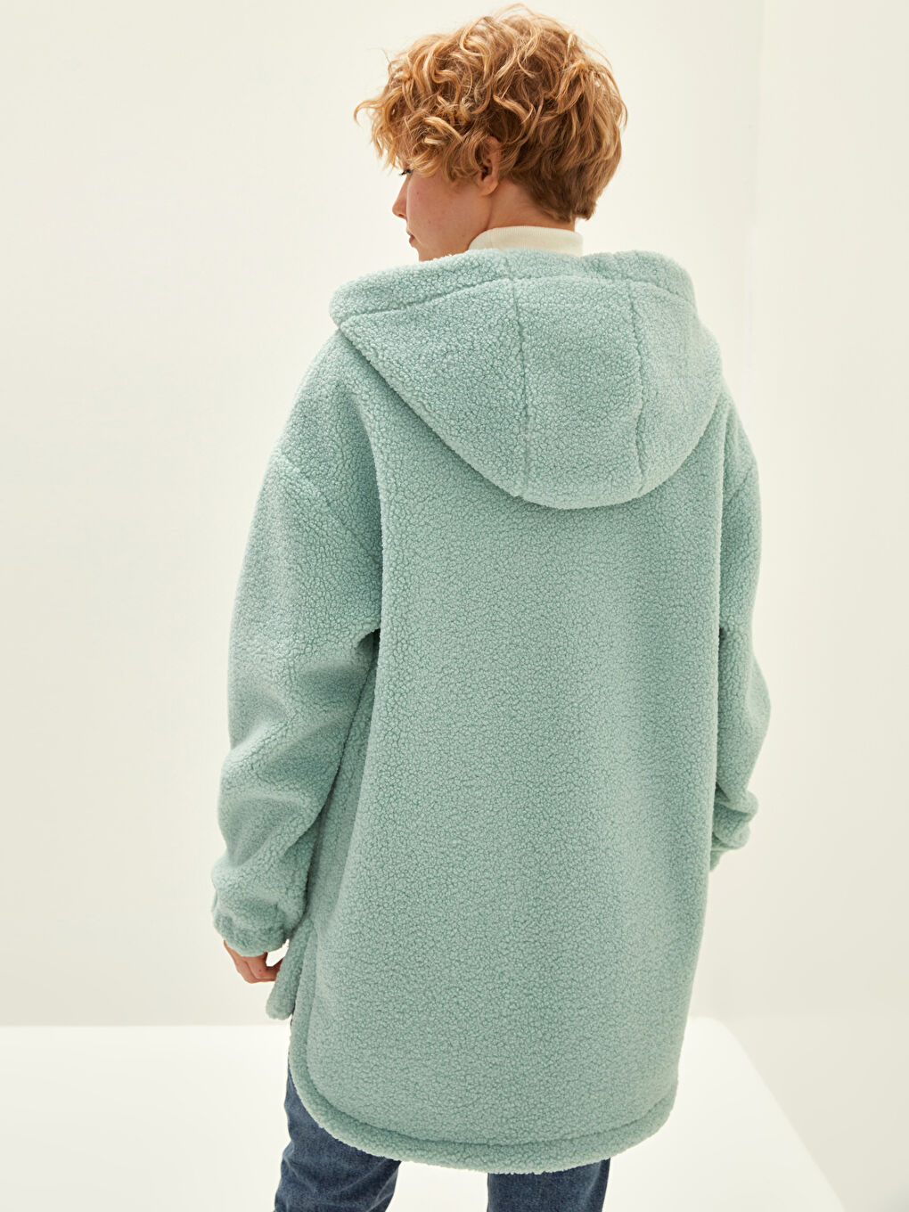 Kapüşon Yaka Düz Uzun Kollu Cep Detaylı Peluş Kadın Mont-5