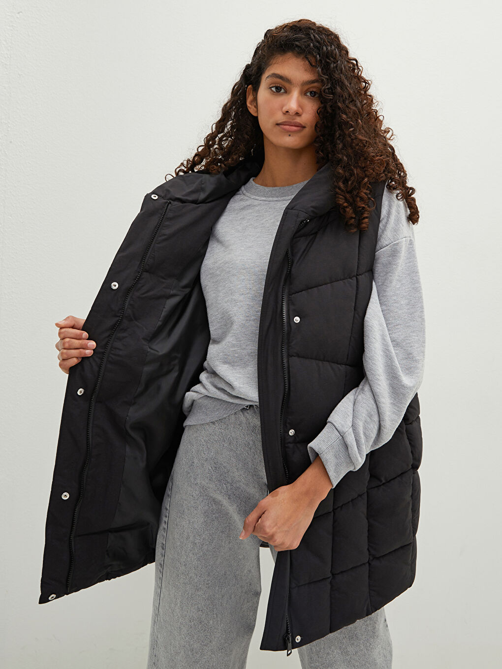 Әйелдерге арналған капюшонды жеңсіз принтті пуховик жилет