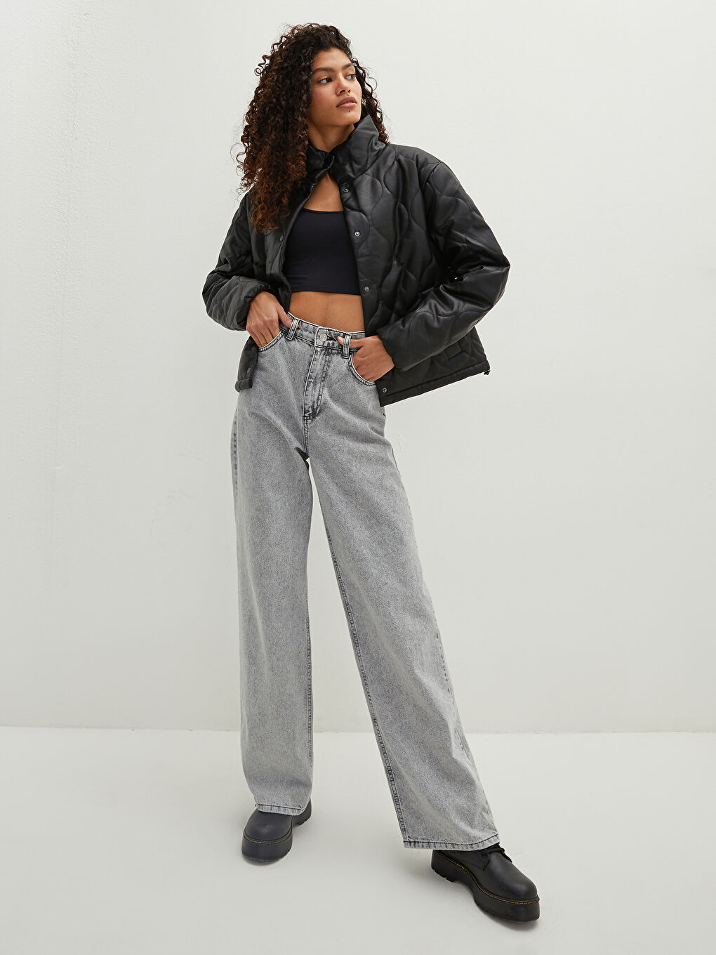 Siyah Dik Yaka Kendinden Desenli Kadın Şişme Mont-4