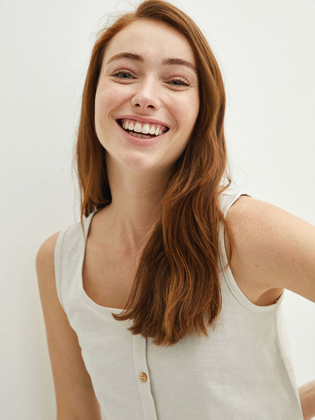 Gri U Yaka Kolsuz Düğme Detaylı Kadın Atlet-1