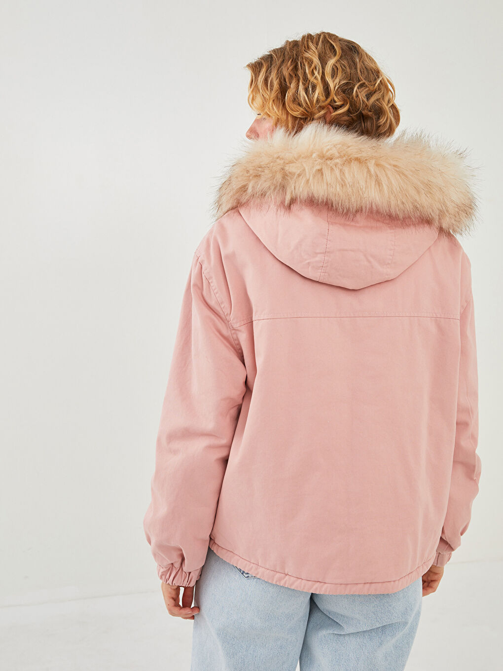 LCW Vision Manteau Parka pour Femmes en Gabardine avec Col à Capuche et Détail en Fourrure, Manches Longues -W10384Z8-R7P