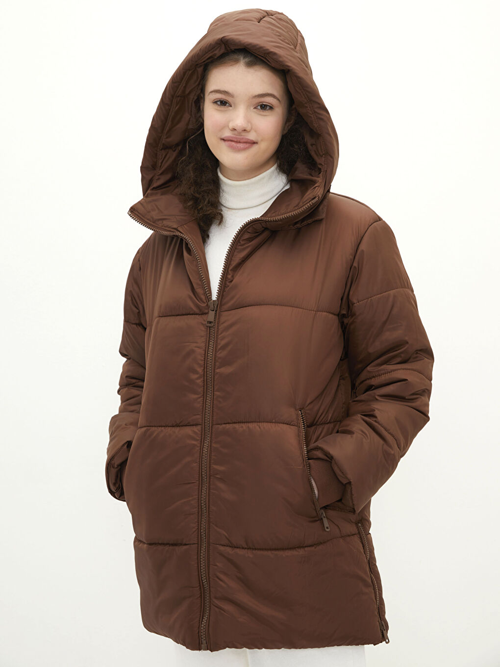 Kahverengi Kadın Kapüşonlu Düz Şişme Mont