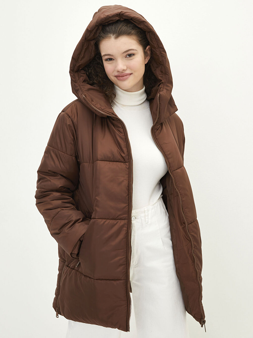 Kahverengi Kadın Kapüşonlu Düz Şişme Mont-1