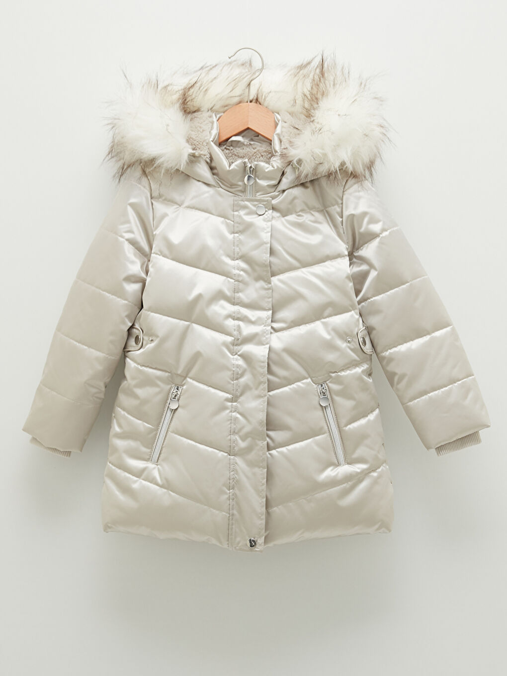 Теплое пальто с капюшоном для девочек