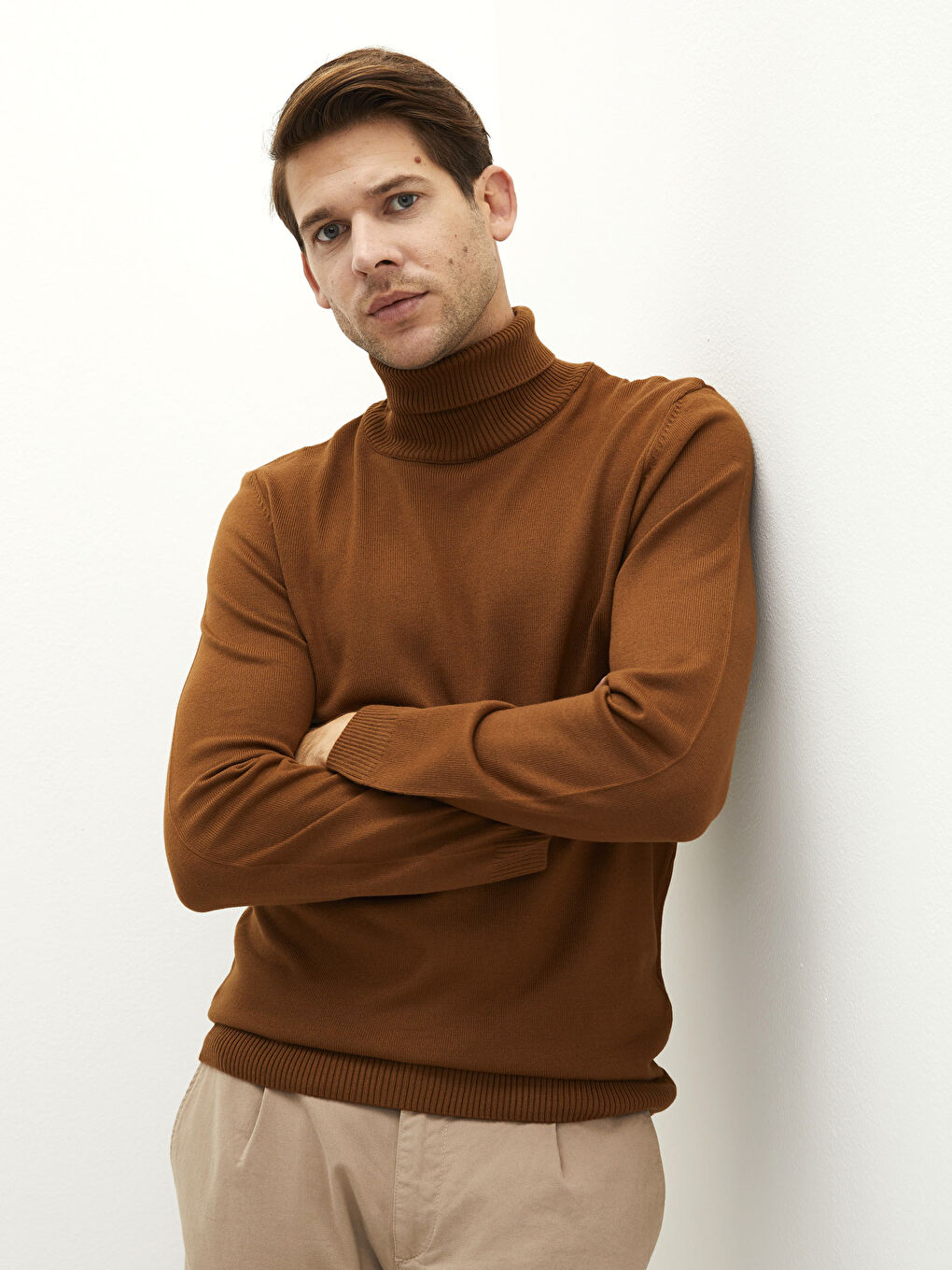 Kahverengi Balıkçı Yaka Uzun Kollu İnce Erkek Triko Kazak-1