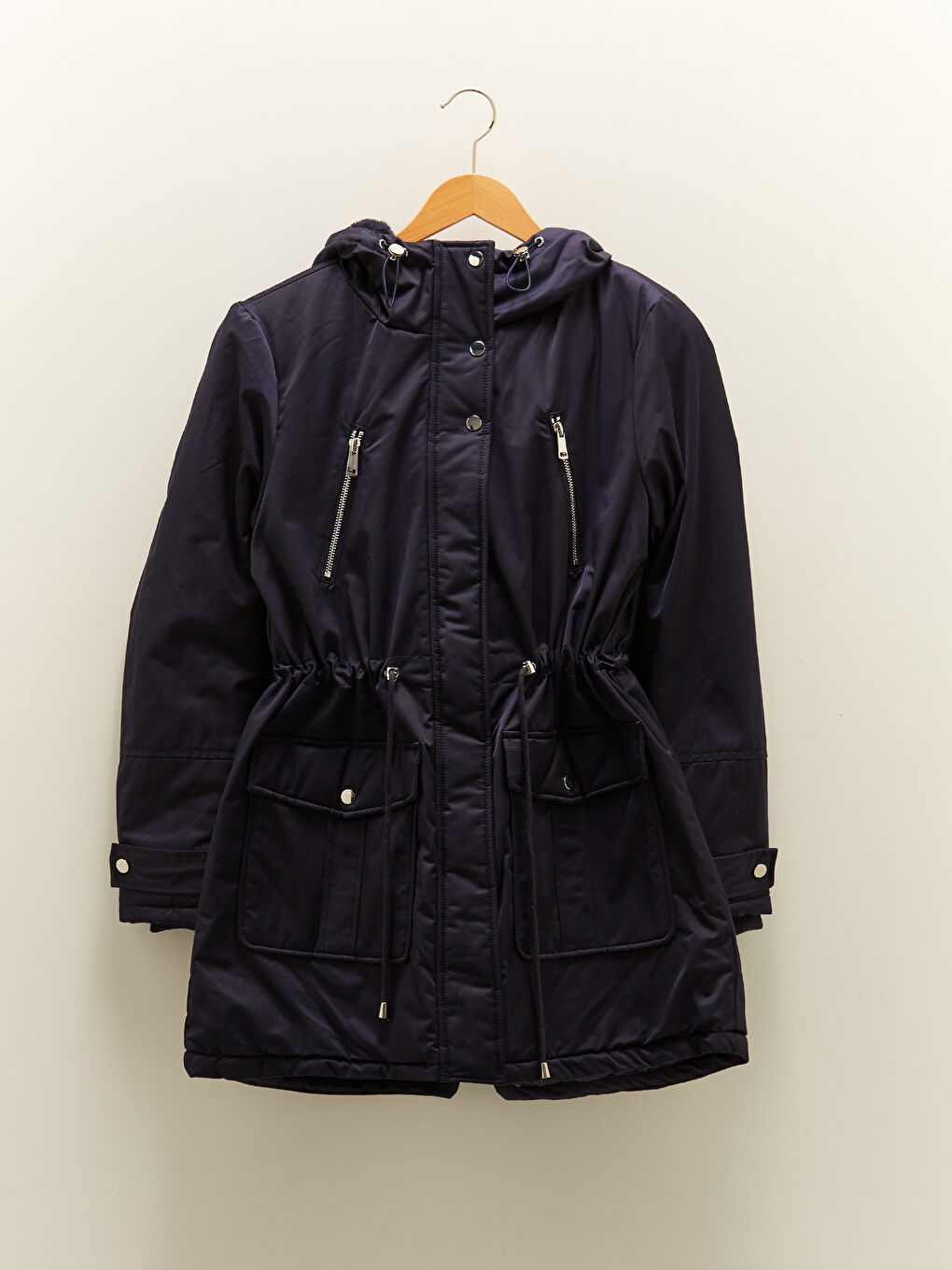 Kapüşonlu Düz Cep Detaylı Uzun Kollu Kalın Kadın Parka-5