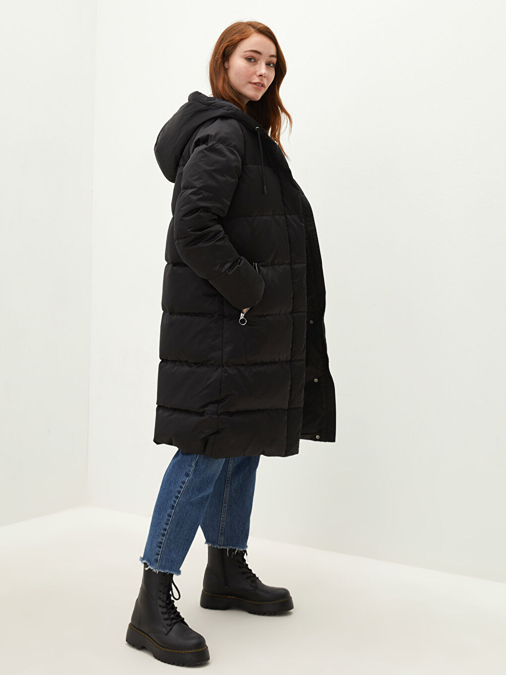Әйелдерге арналған капюшонды өрнексіз ұзын жең қалың пуховик пальто-1