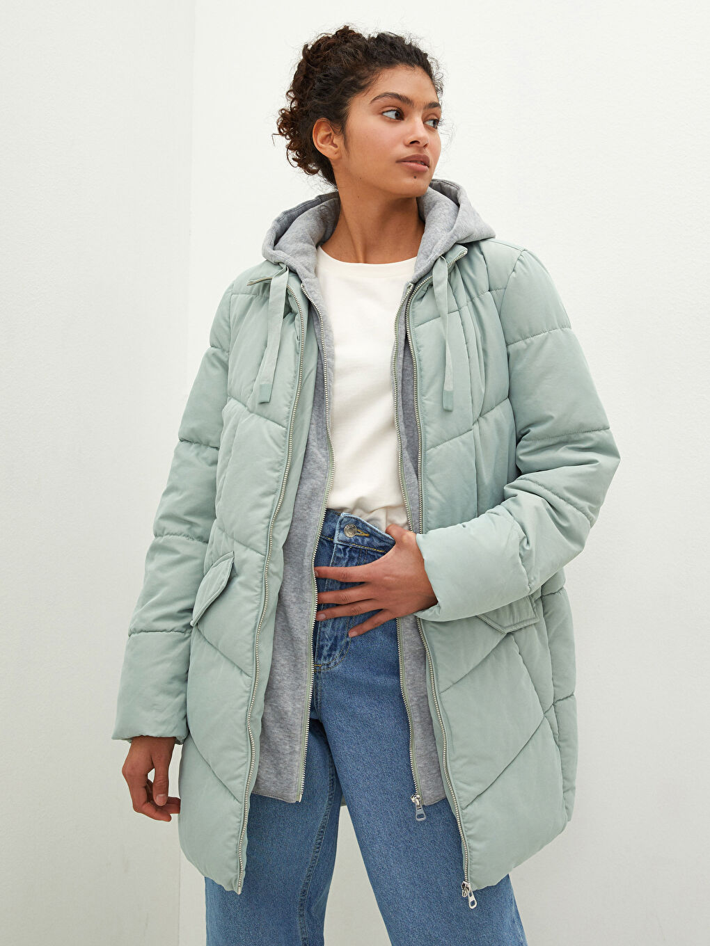 Geacă Matlasată pentru Femei cu Glugă, Simplă, Detalii Buzunar, Mânecă Lungă, Groasă-1