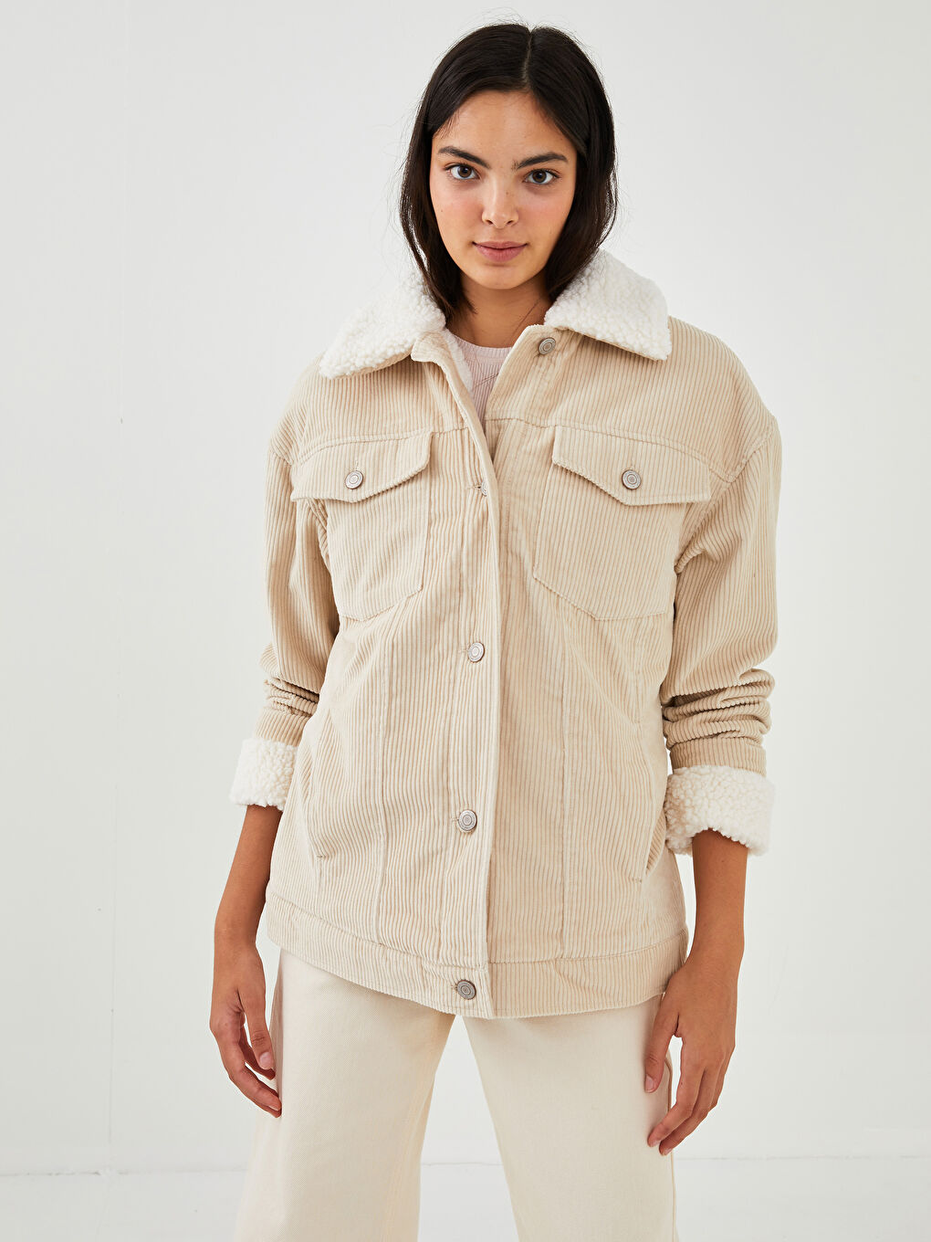 LCW Vision Manteaux Courts Pour Femmes En Velours Côtelé Avec Col De Chemise, Manches Longues Et Poches -W10605Z8-MEF