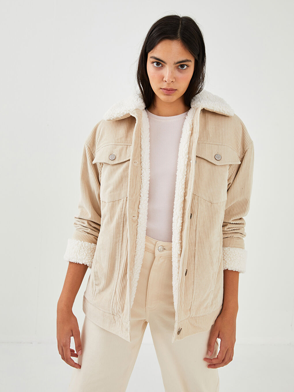 LCW Vision Manteaux Courts Pour Femmes En Velours Côtelé Avec Col De Chemise, Manches Longues Et Poches -W10605Z8-MEF