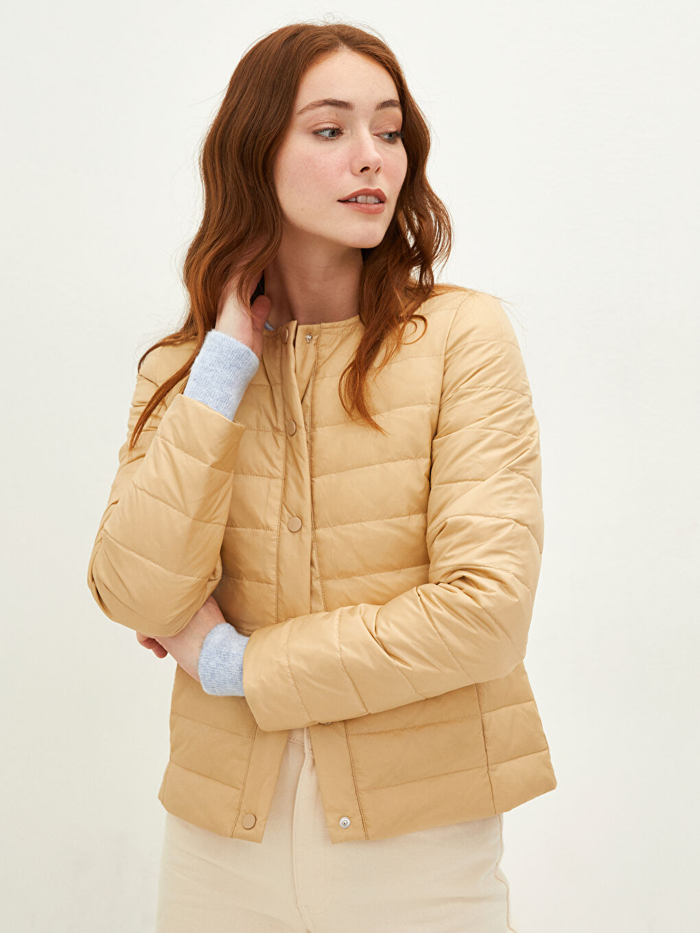 Пуховик Женский Тонкий С Круглым Вырезом, Длинными Рукавами, Карманами и Сумкой Стандартного Кроя-1