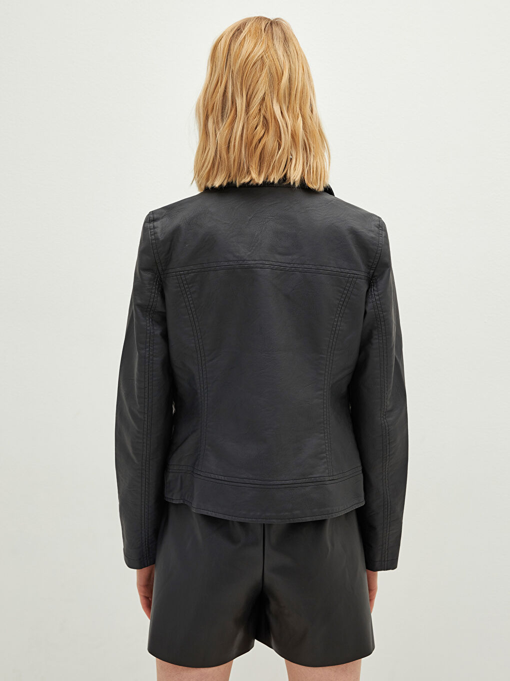 Пальто из искусственной кожи с байкерским воротником, прямым кроем, длинными рукавами и застежкой-молнией для женщин-5