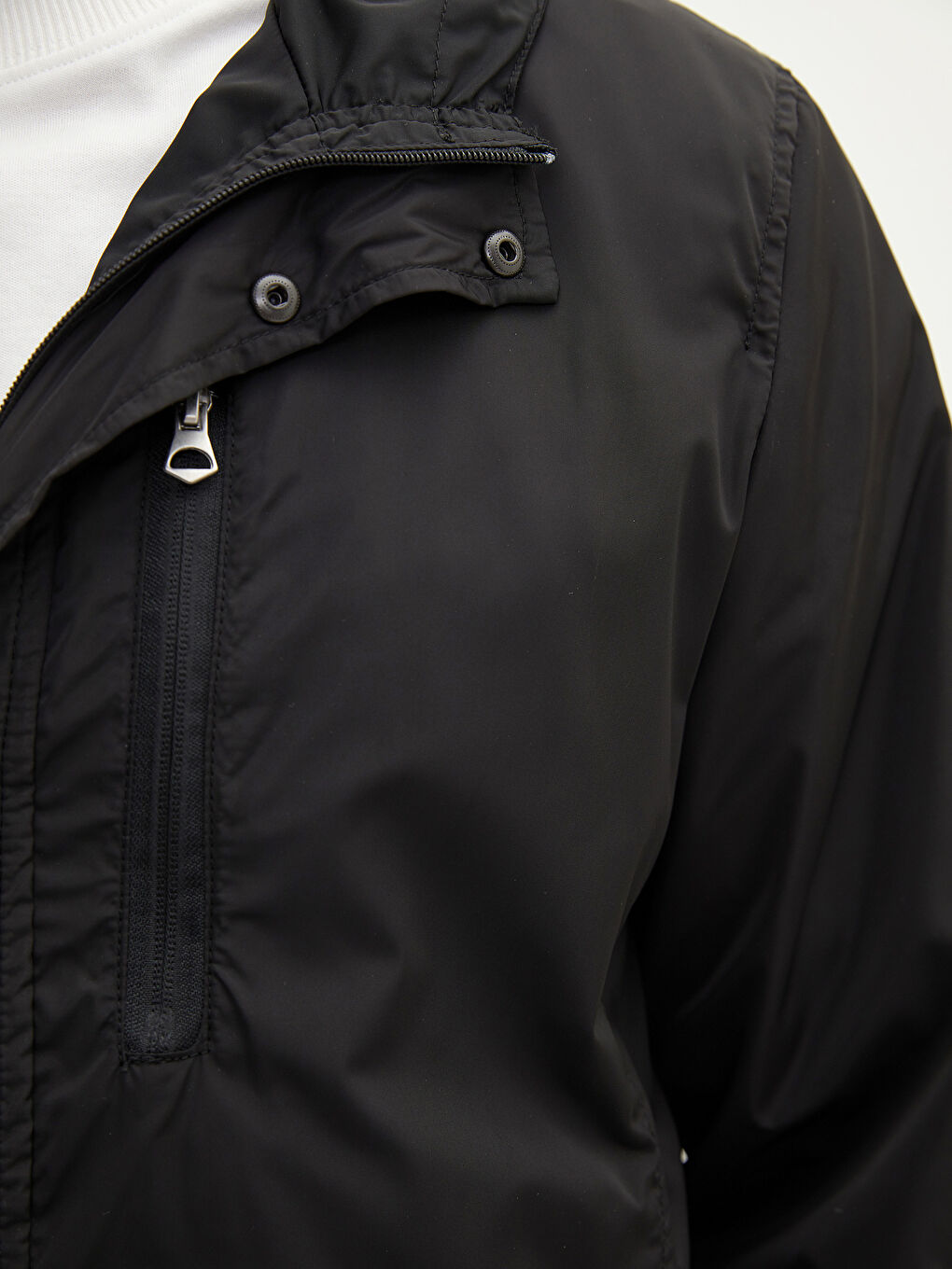 Siyah Standart Kalıp Kapüşonlu İnce Erkek Yağmurluk-2