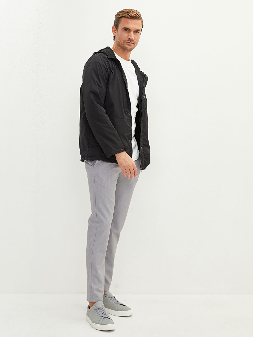 Siyah Standart Kalıp Kapüşonlu İnce Erkek Yağmurluk-3