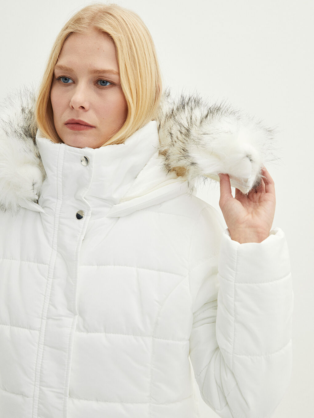 Kapüşonlu Düz Cep Detaylı Uzun Kollu Kalın Kadın Şişme Mont-2