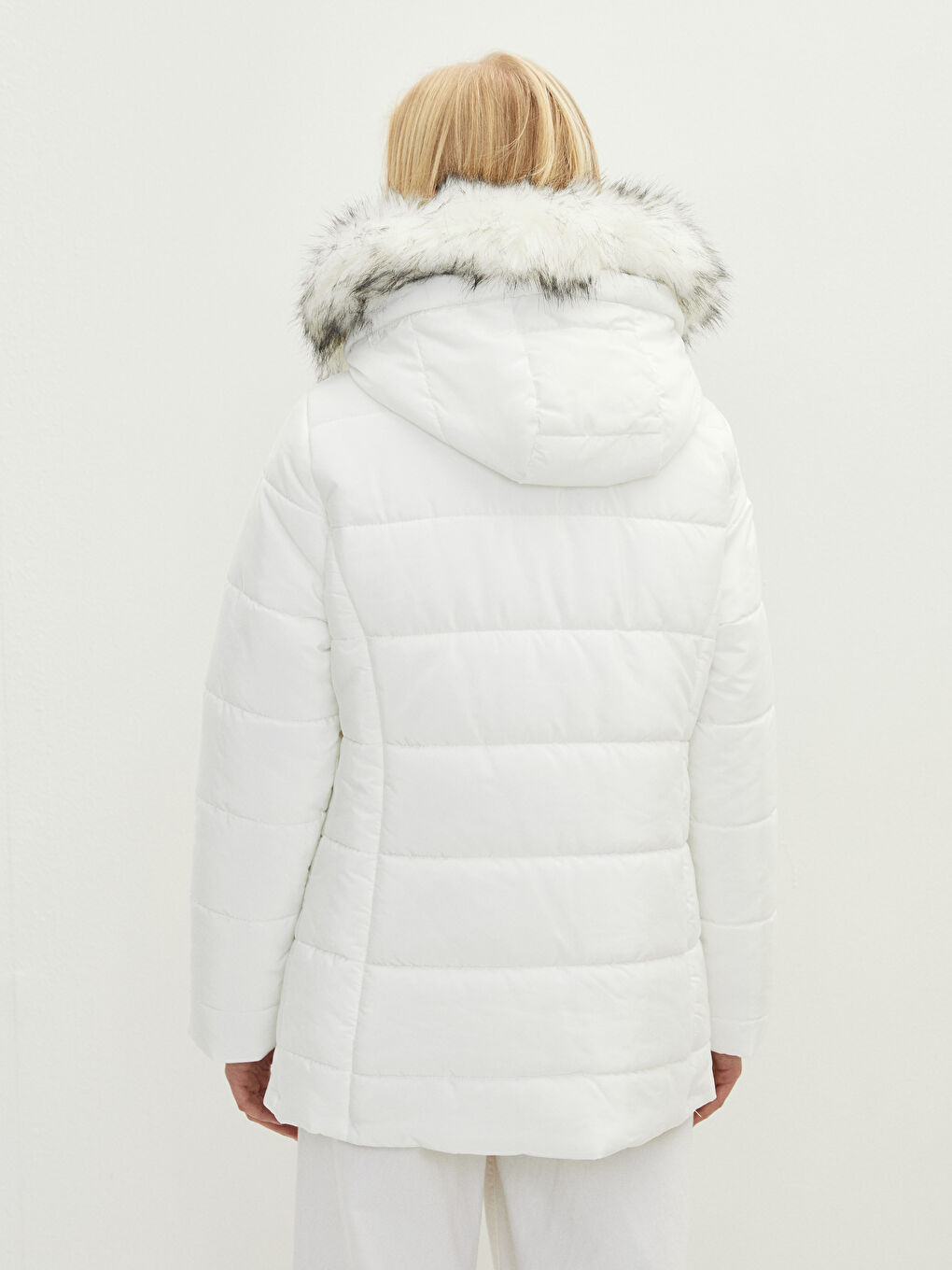 Kapüşonlu Düz Cep Detaylı Uzun Kollu Kalın Kadın Şişme Mont-4