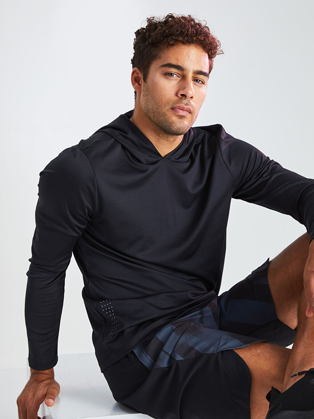Siyah Kapüşonlu Uzun Kollu Erkek Spor Tişört