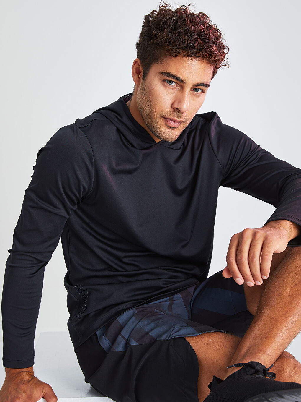 Siyah Kapüşonlu Uzun Kollu Erkek Spor Tişört-2