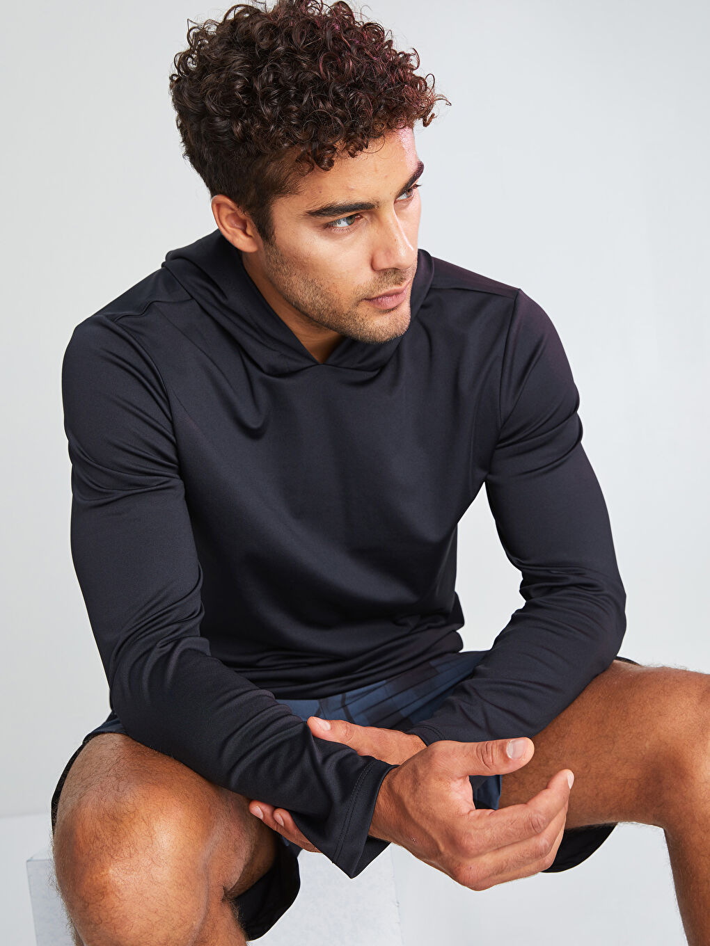 Siyah Kapüşonlu Uzun Kollu Erkek Spor Tişört-3