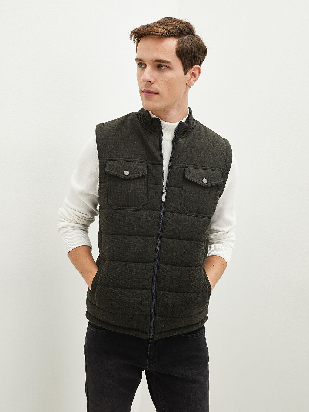 Жилет стандартного кроя с воротником-трубой для мужчин-2