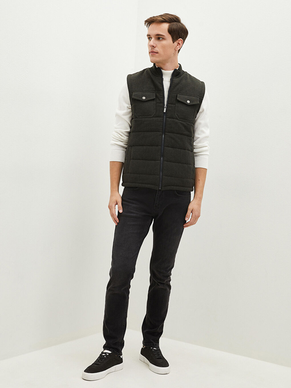 Жилет стандартного кроя с воротником-трубой для мужчин-3