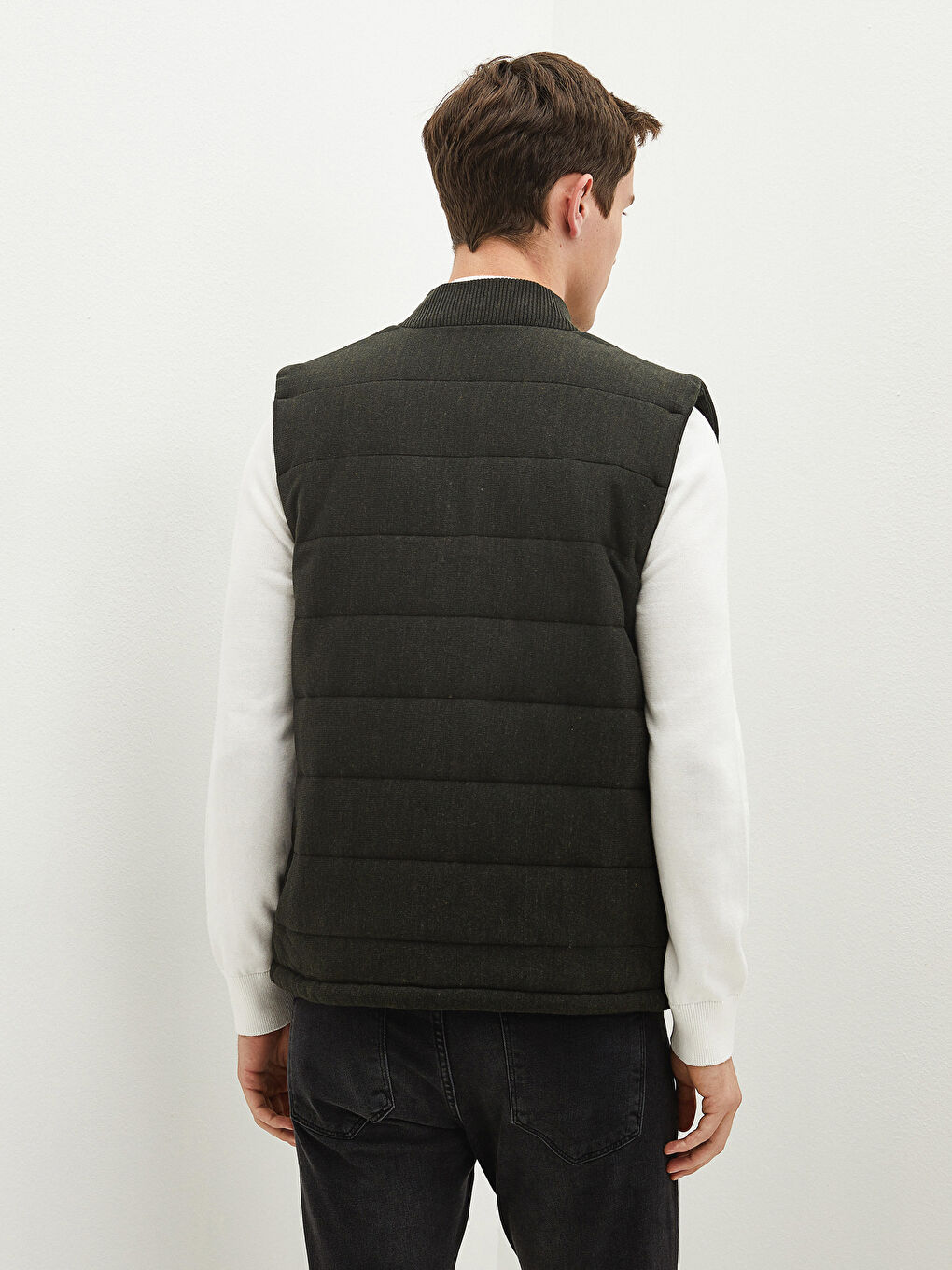Жилет стандартного кроя с воротником-трубой для мужчин-4