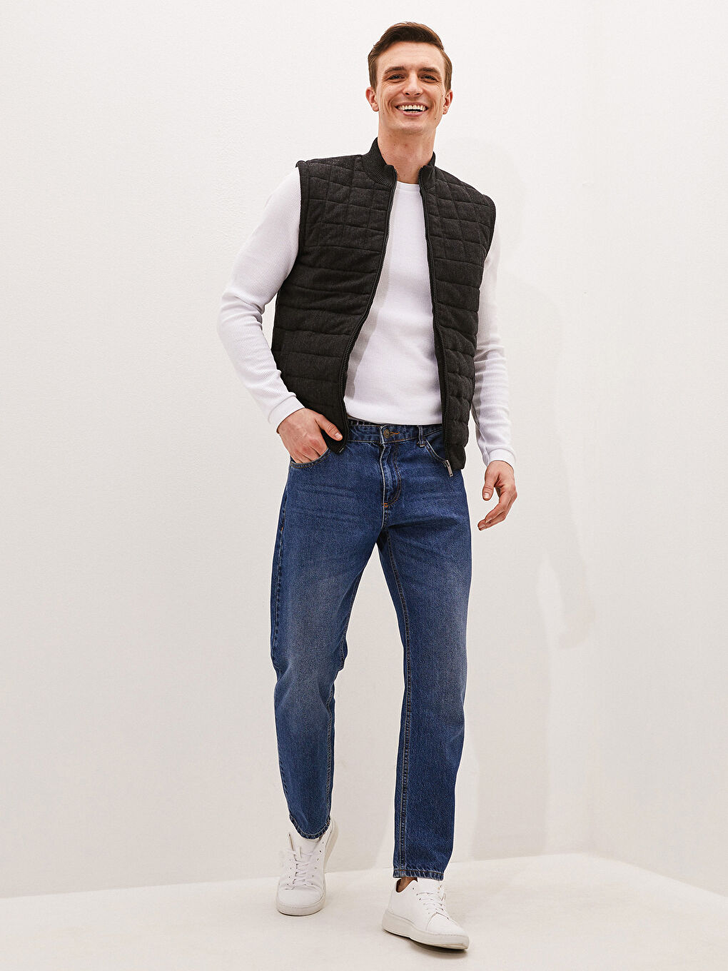 Жилет стандартного кроя с воротником-трубой для мужчин-2