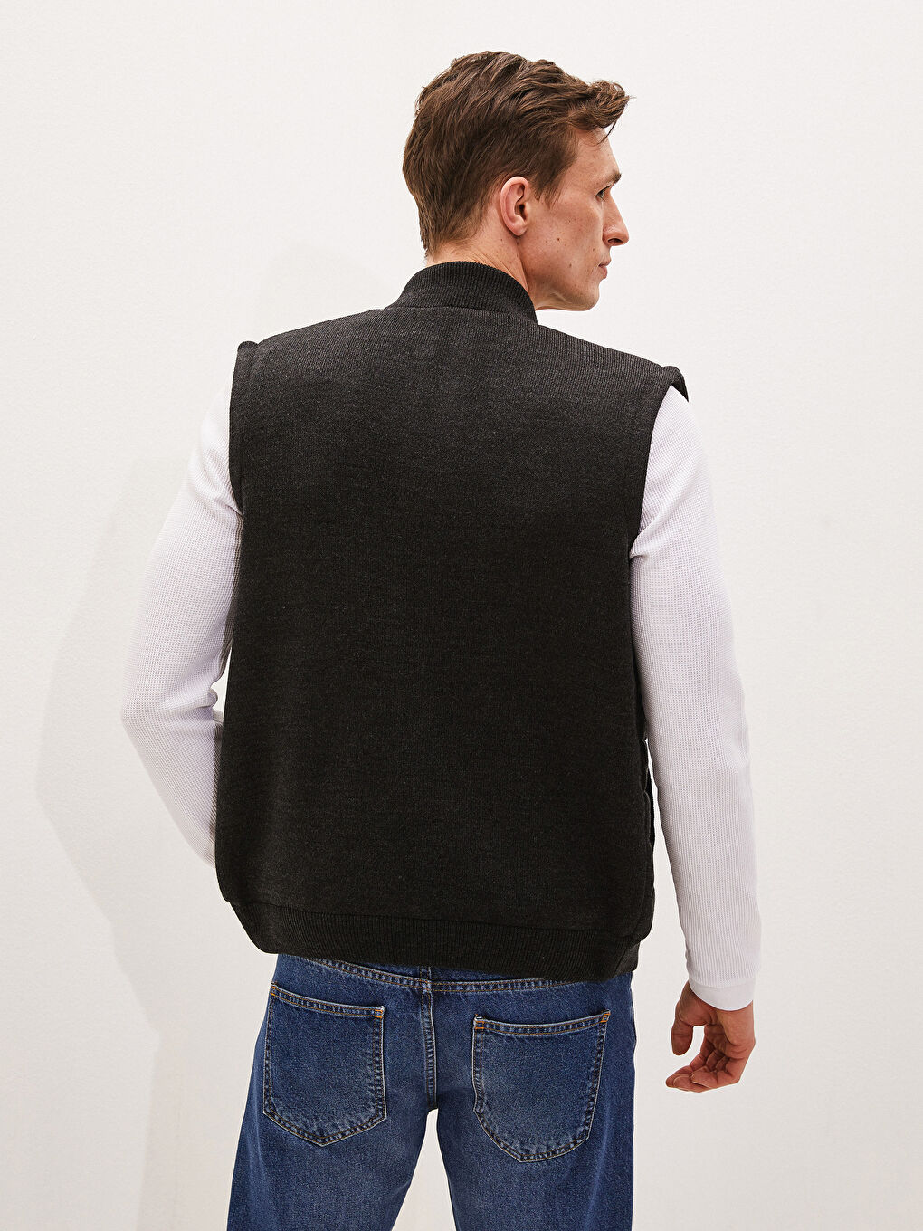 Жилет стандартного кроя с воротником-трубой для мужчин-4