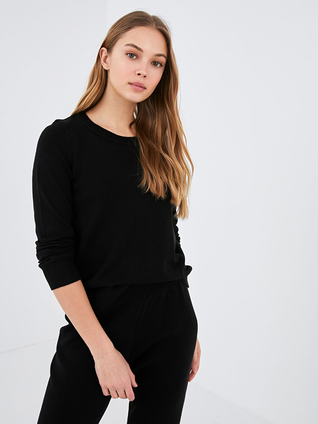 Siyah Bisiklet Yaka Düz Uzun Kollu Kadın Triko  Kazak