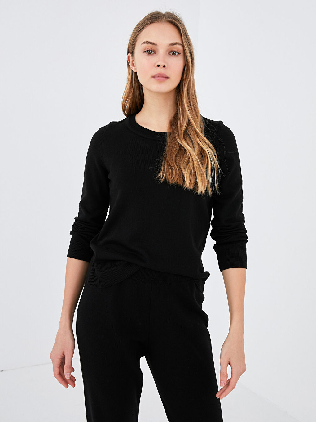 Siyah Bisiklet Yaka Düz Uzun Kollu Kadın Triko  Kazak-1