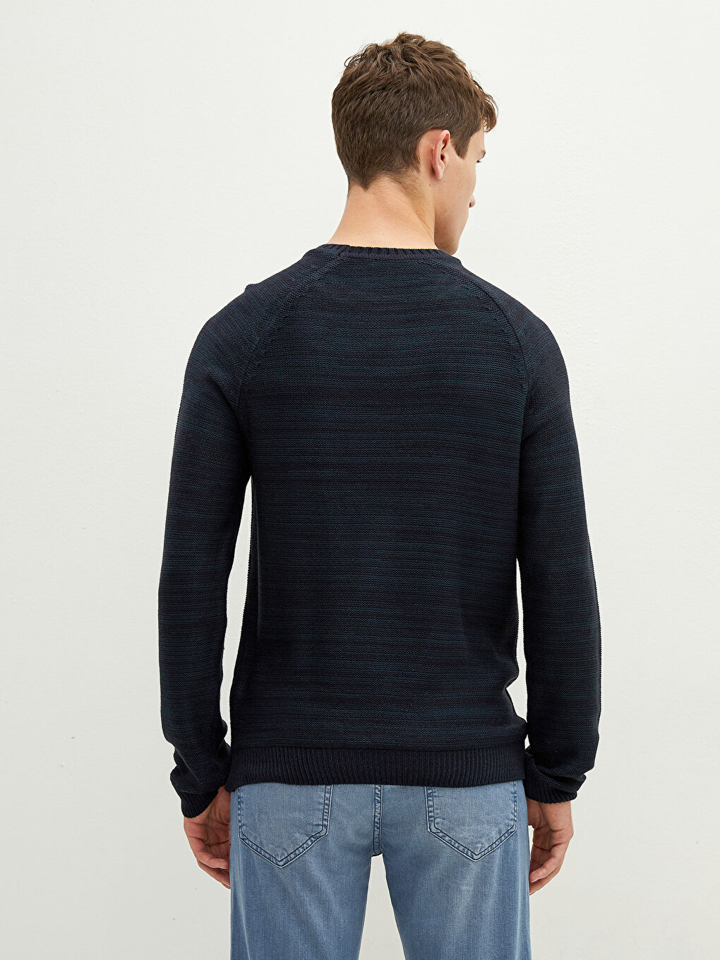 بلوفر تريكو كم طويل بياقة دائرية للرجال-4