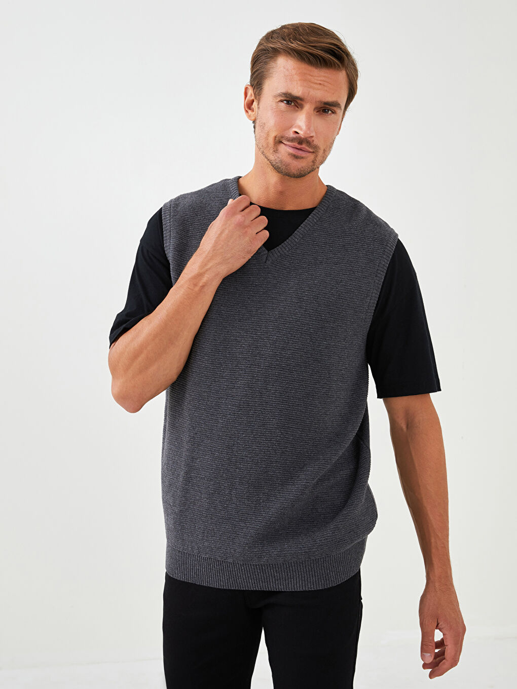 Ανδρικό Πλεκτό Γιλέκο Λαιμόκοψη V Αμάνικο-1