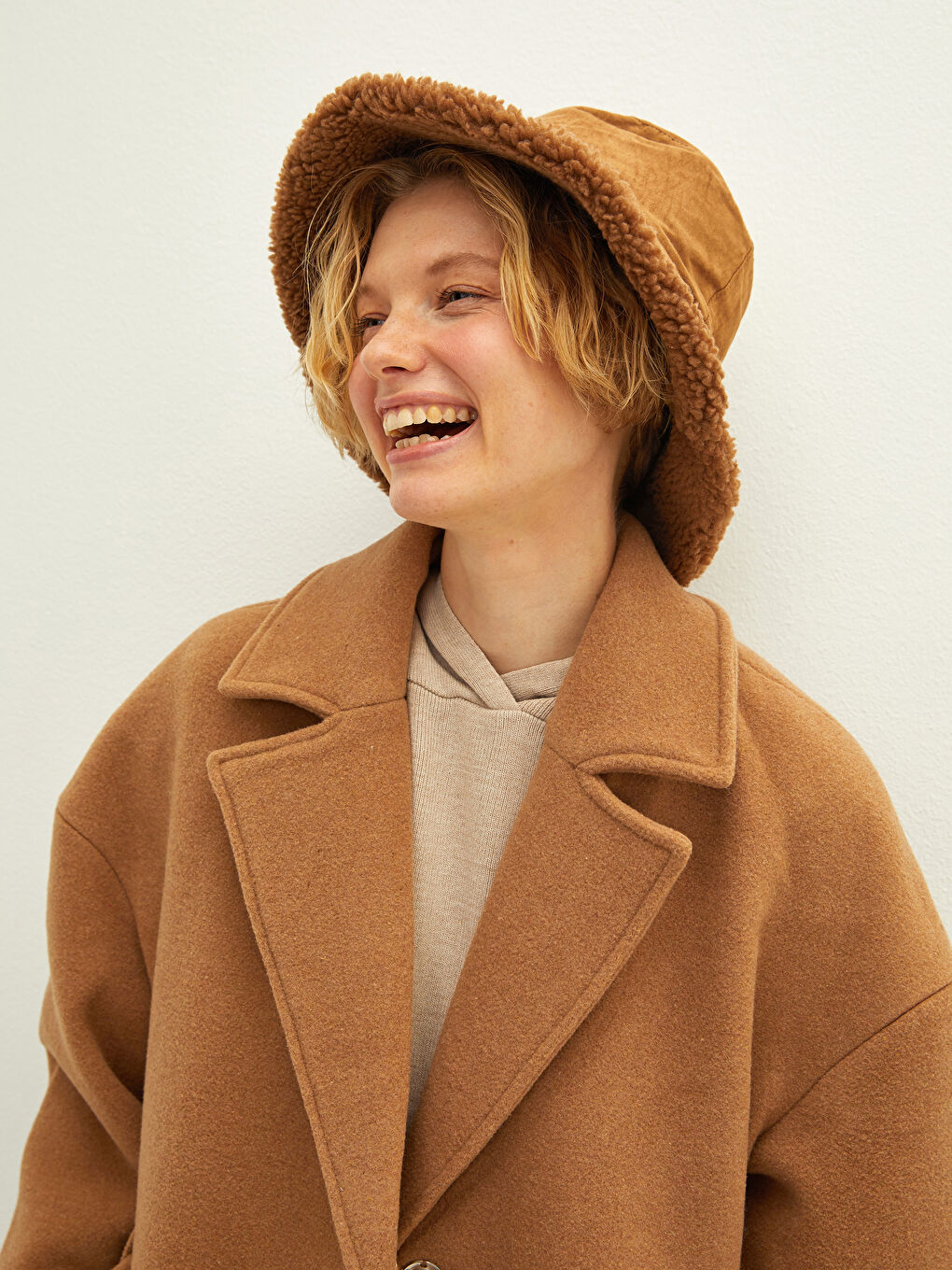 Shirt Collar Straight Long Sleeved Pocket Detailed Women's Cachet Coat-3