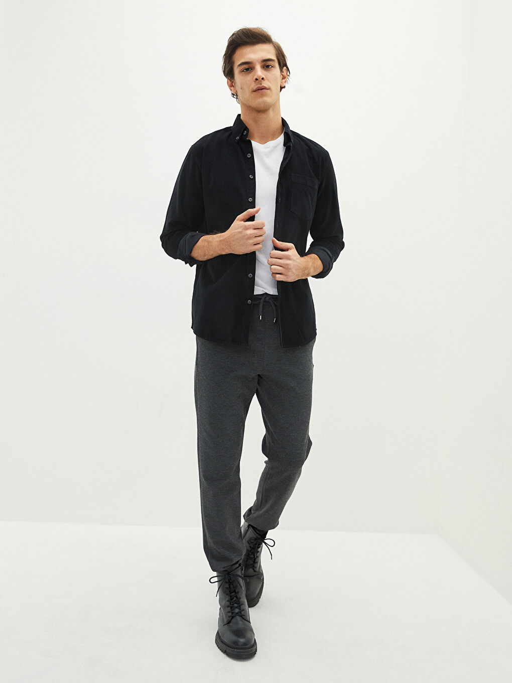 Siyah Regular Fit Uzun Kollu Kadife Erkek Gömlek-3