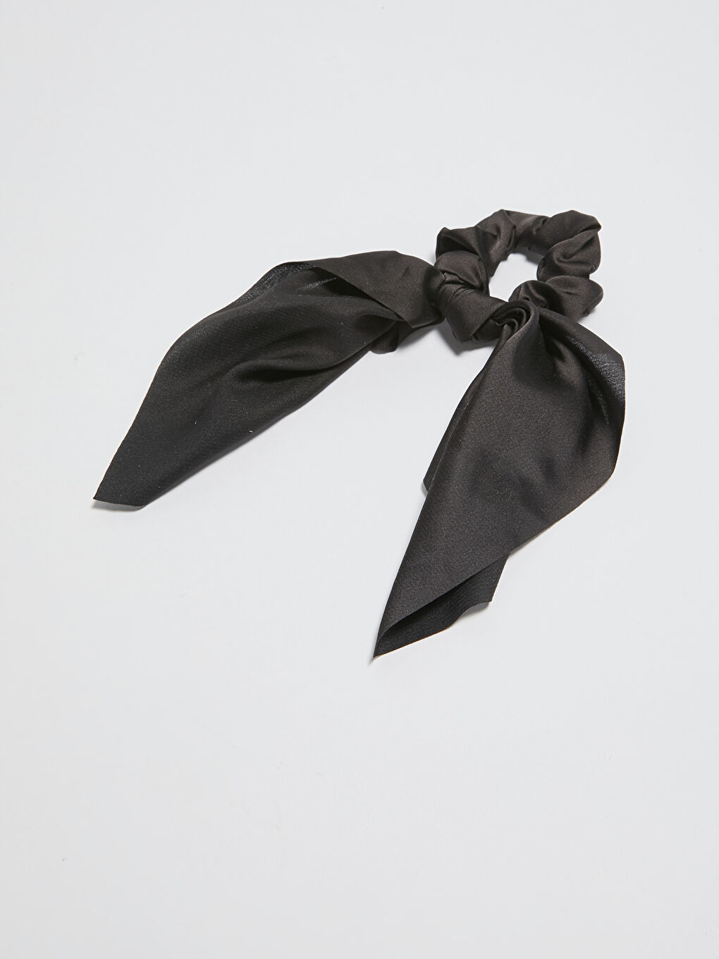 Siyah Fiyonk Detaylı Kadın Toka