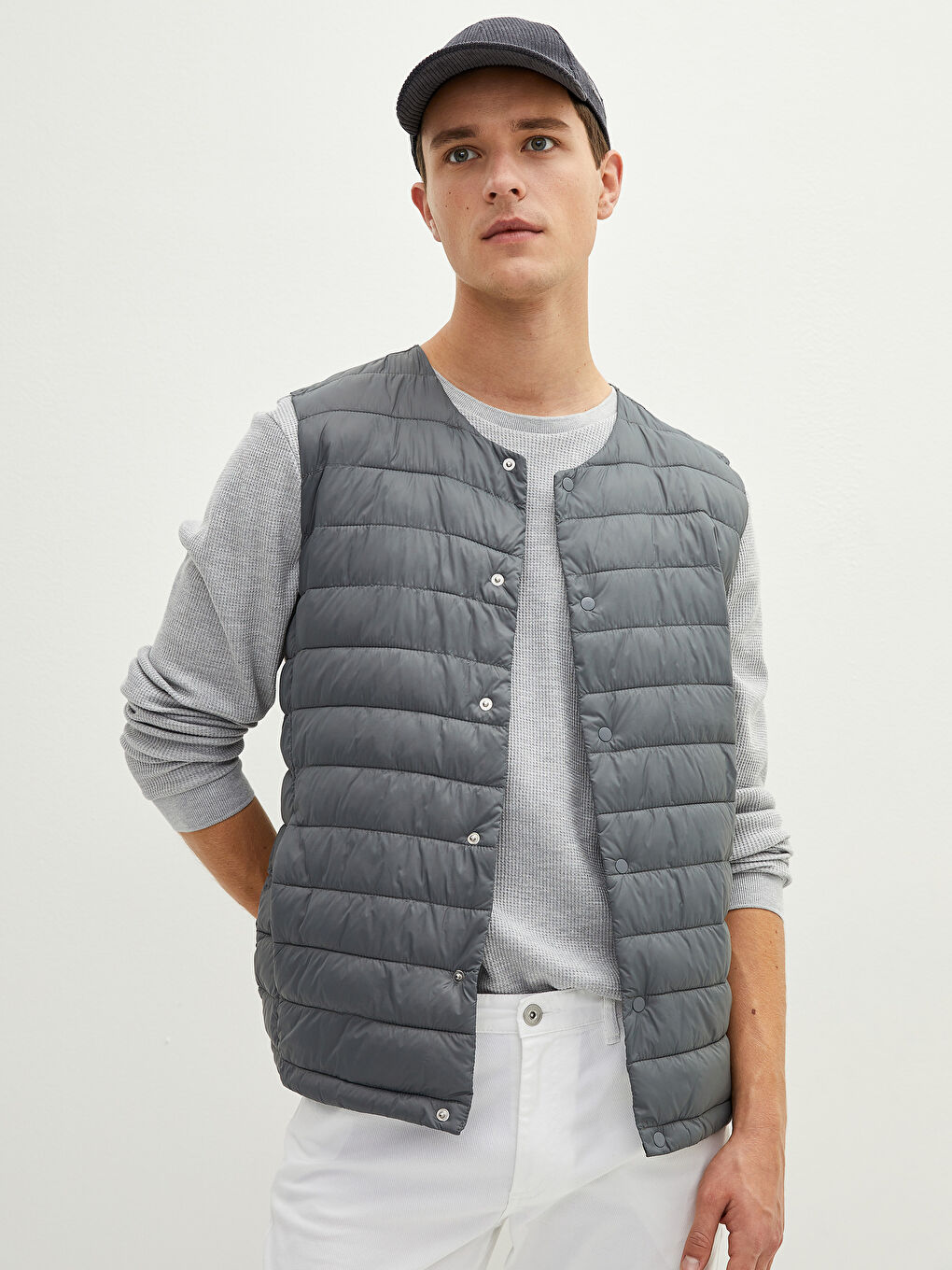 Standard Pattern V-Neck Men's Vest-1